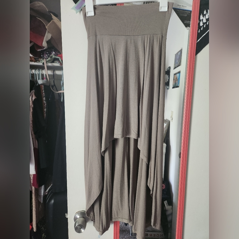 Mid length skirt